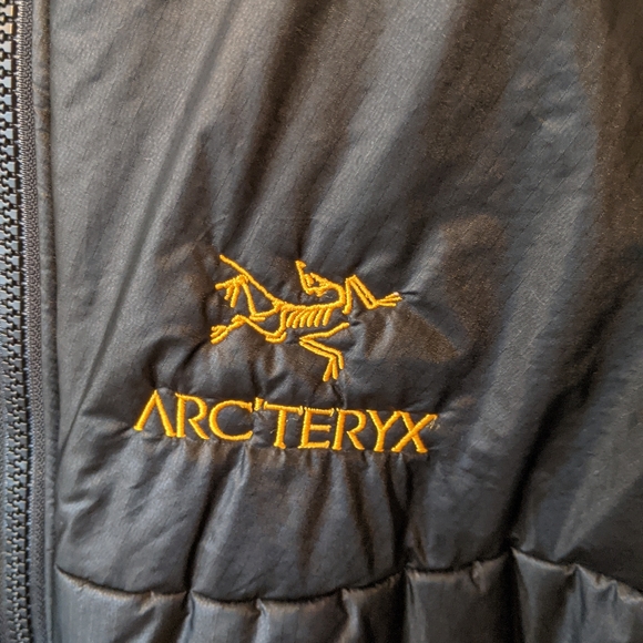 Dually Belay Parka Black w gold emblem - Picture 3 of 5